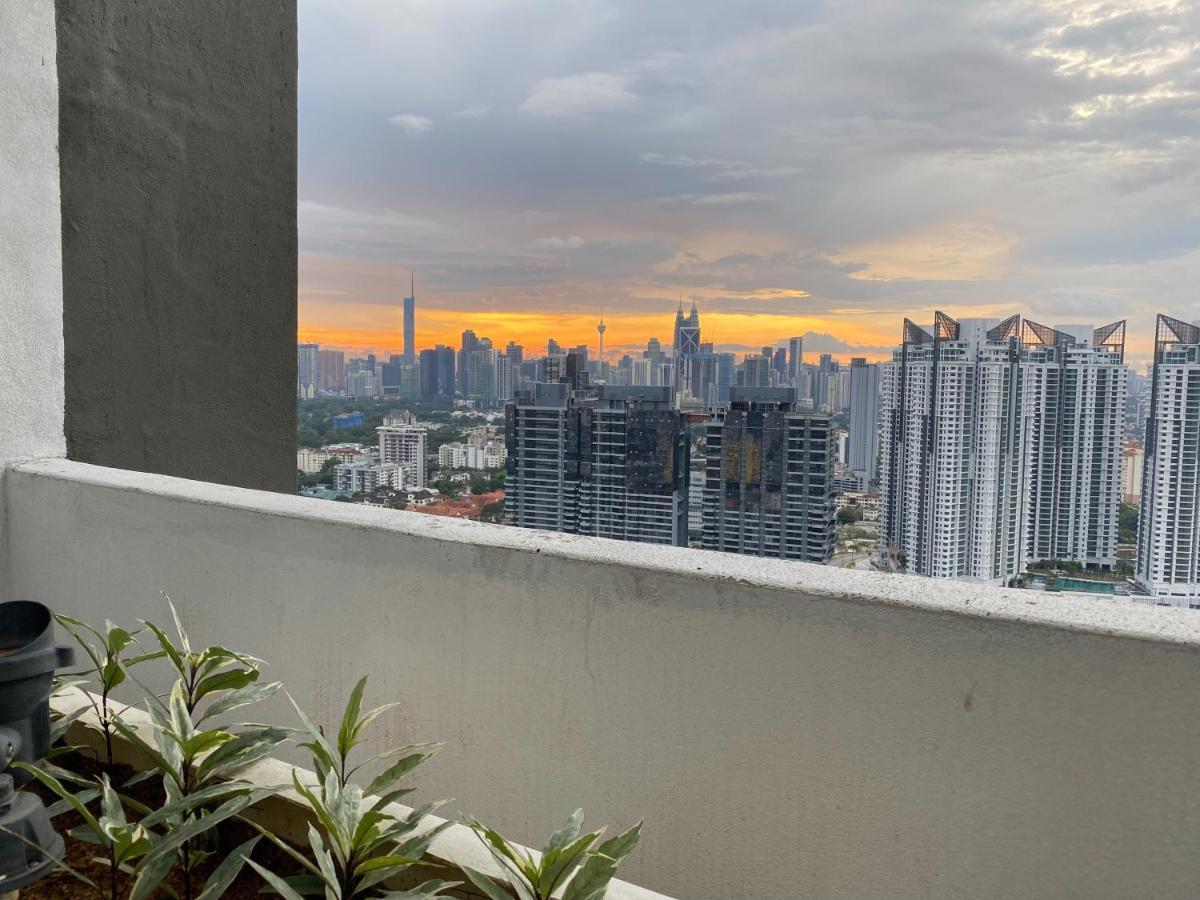 Skyline Garden 2 Bedrooms Homestay Near Klcc Kuala Lumpur Exterior foto